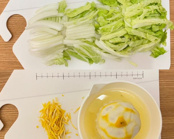 レモン香る白菜の塩昆布あえのレシピ工程1