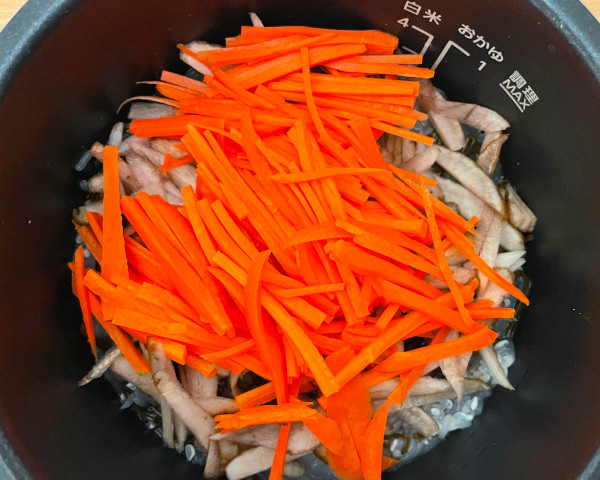 塩昆布・白滝・根菜でデトックス炊き込みご飯のレシピ工程2