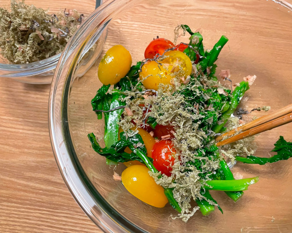 菜の花とミニトマトのぶっかけサラダのレシピ工程3