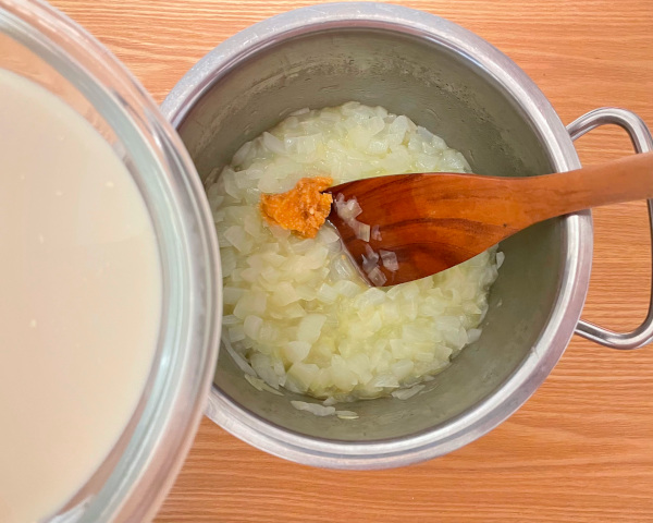 新玉ねぎのとろとろ豆乳スープのレシピ工程3